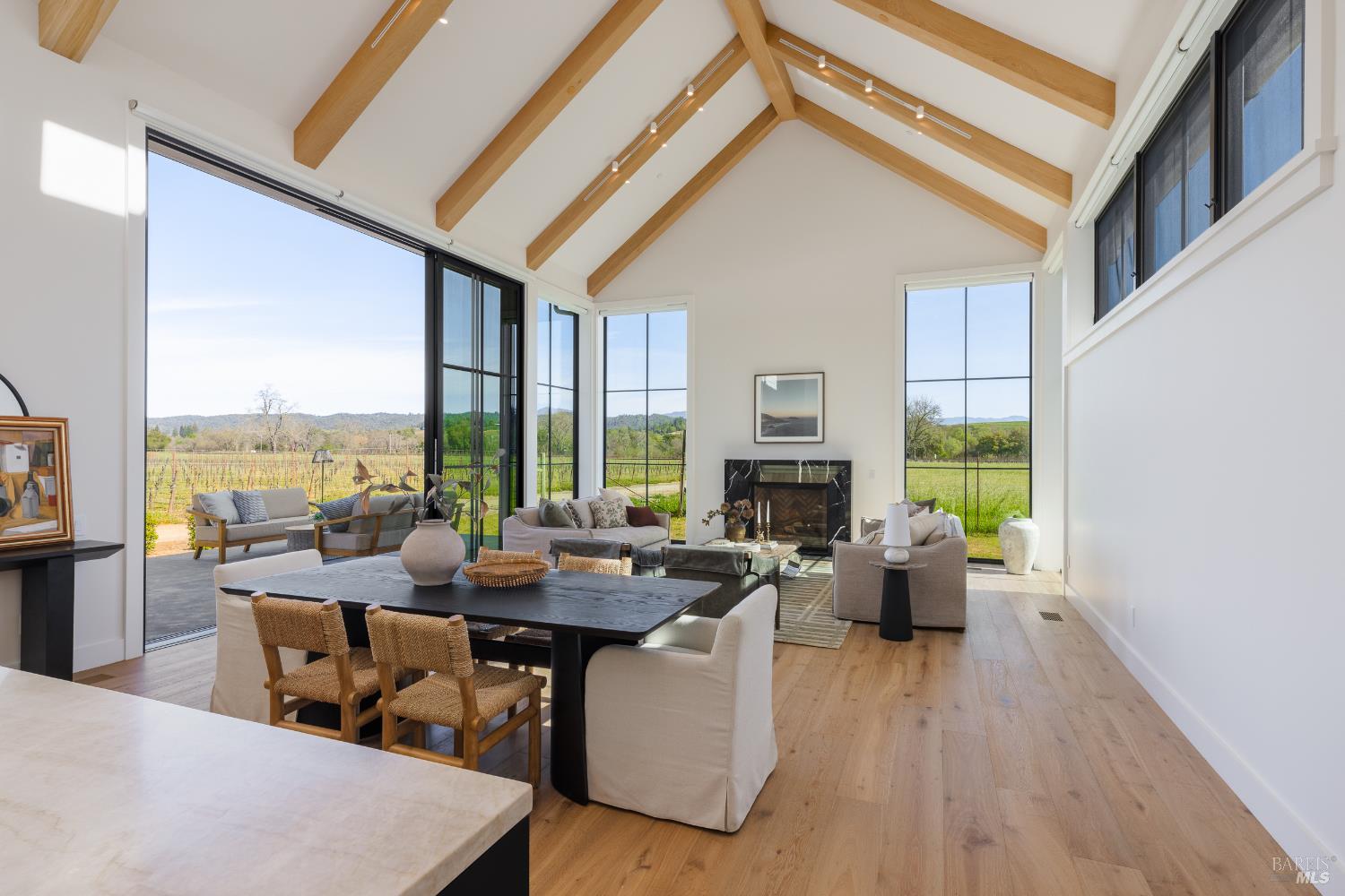 Detail Gallery Image 6 of 47 For 2998 W Dry Creek Rd, Healdsburg,  CA 95448 - 3 Beds | 3 Baths