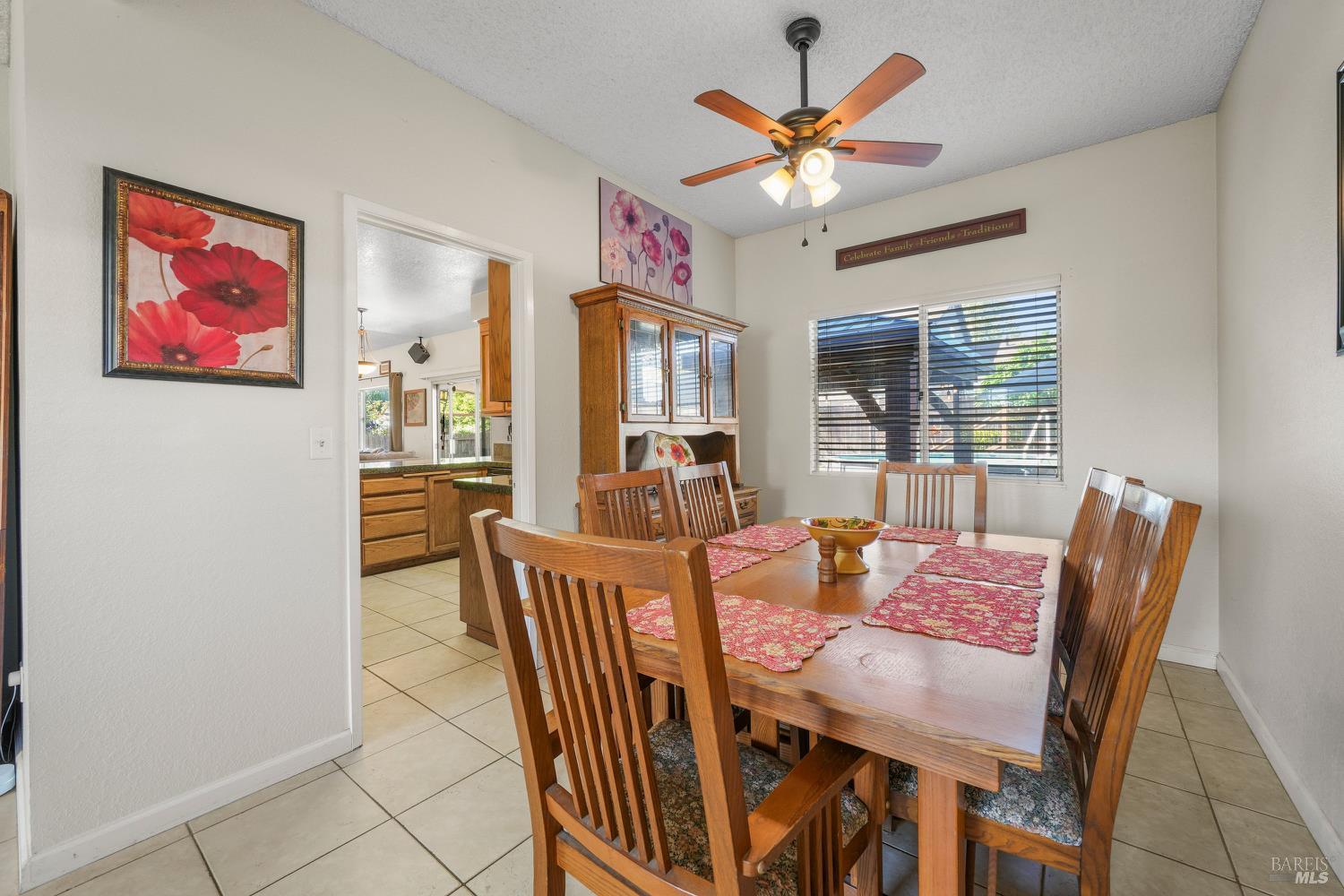 Detail Gallery Image 11 of 39 For 384 Dublin Way, Vacaville,  CA 95688 - 3 Beds | 2/1 Baths