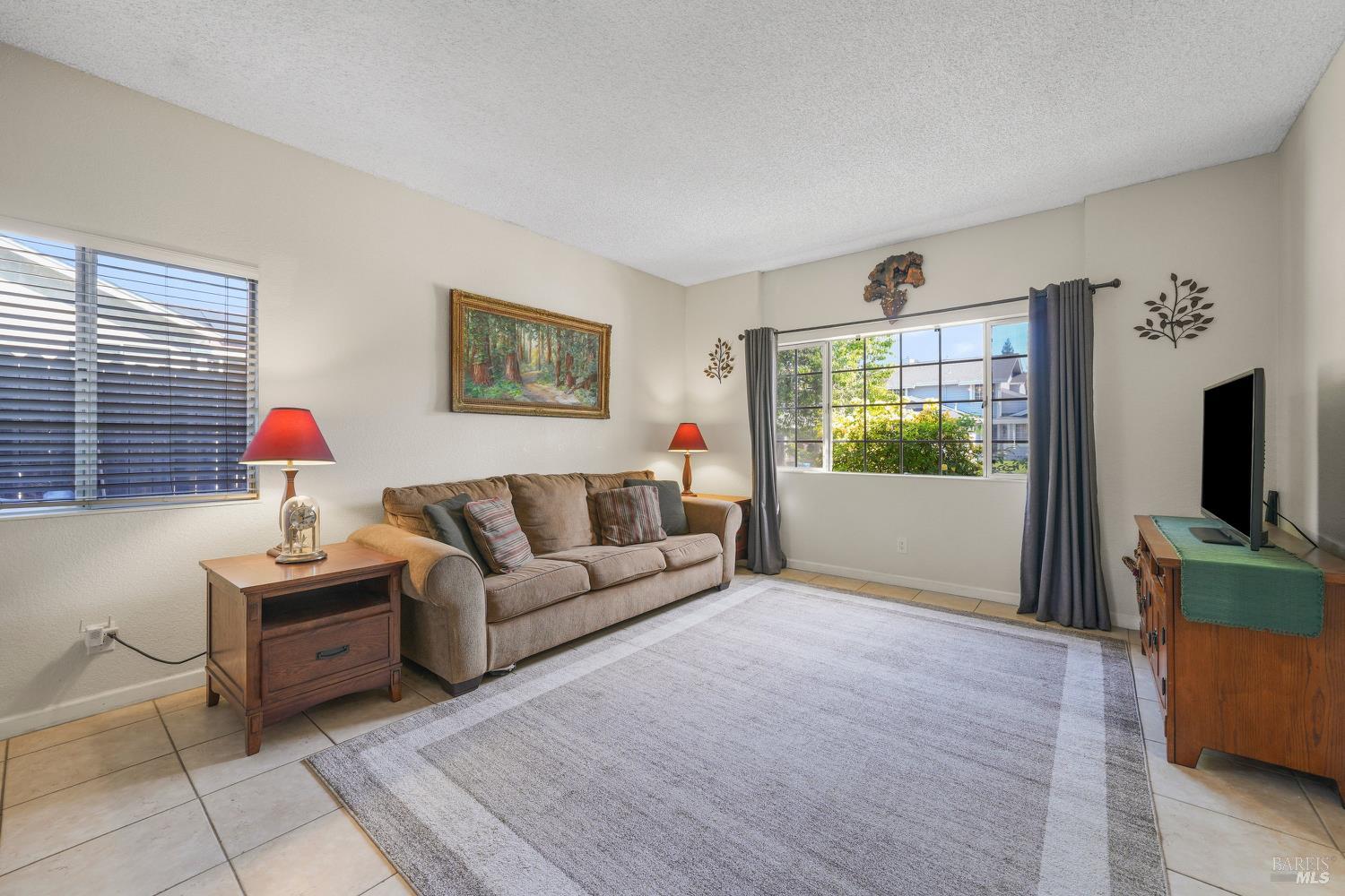 Detail Gallery Image 9 of 39 For 384 Dublin Way, Vacaville,  CA 95688 - 3 Beds | 2/1 Baths