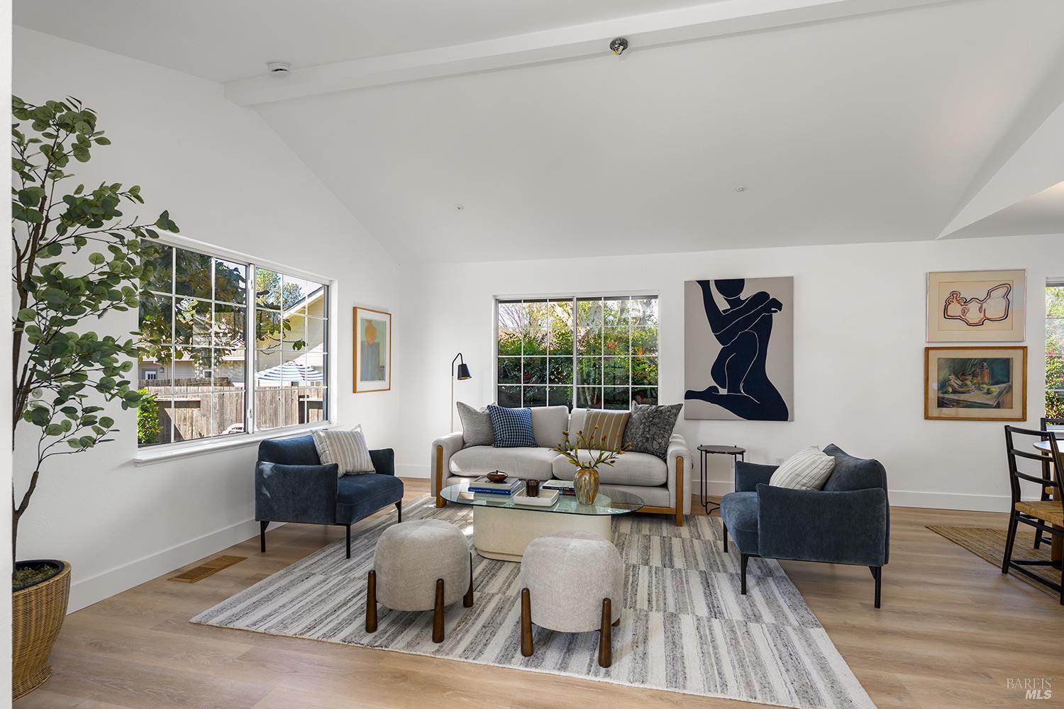 Detail Gallery Image 4 of 51 For 435 University St, Healdsburg,  CA 95448 - 4 Beds | 4 Baths