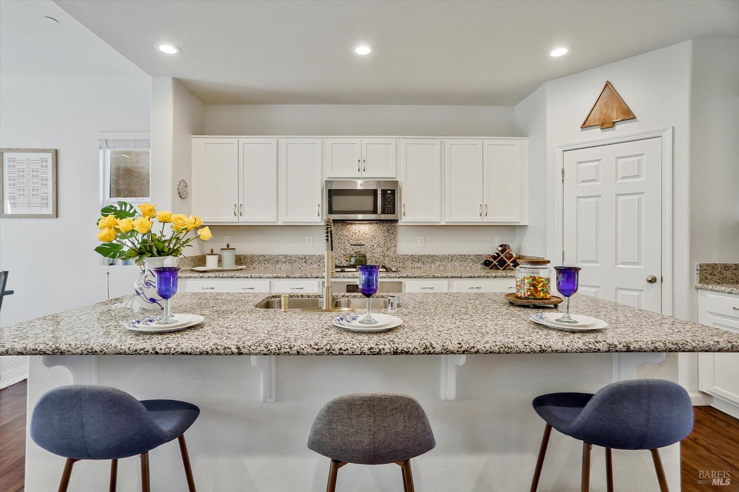 Detail Gallery Image 9 of 41 For 1417 Spur Ln, Fairfield,  CA 94533 - 4 Beds | 3 Baths