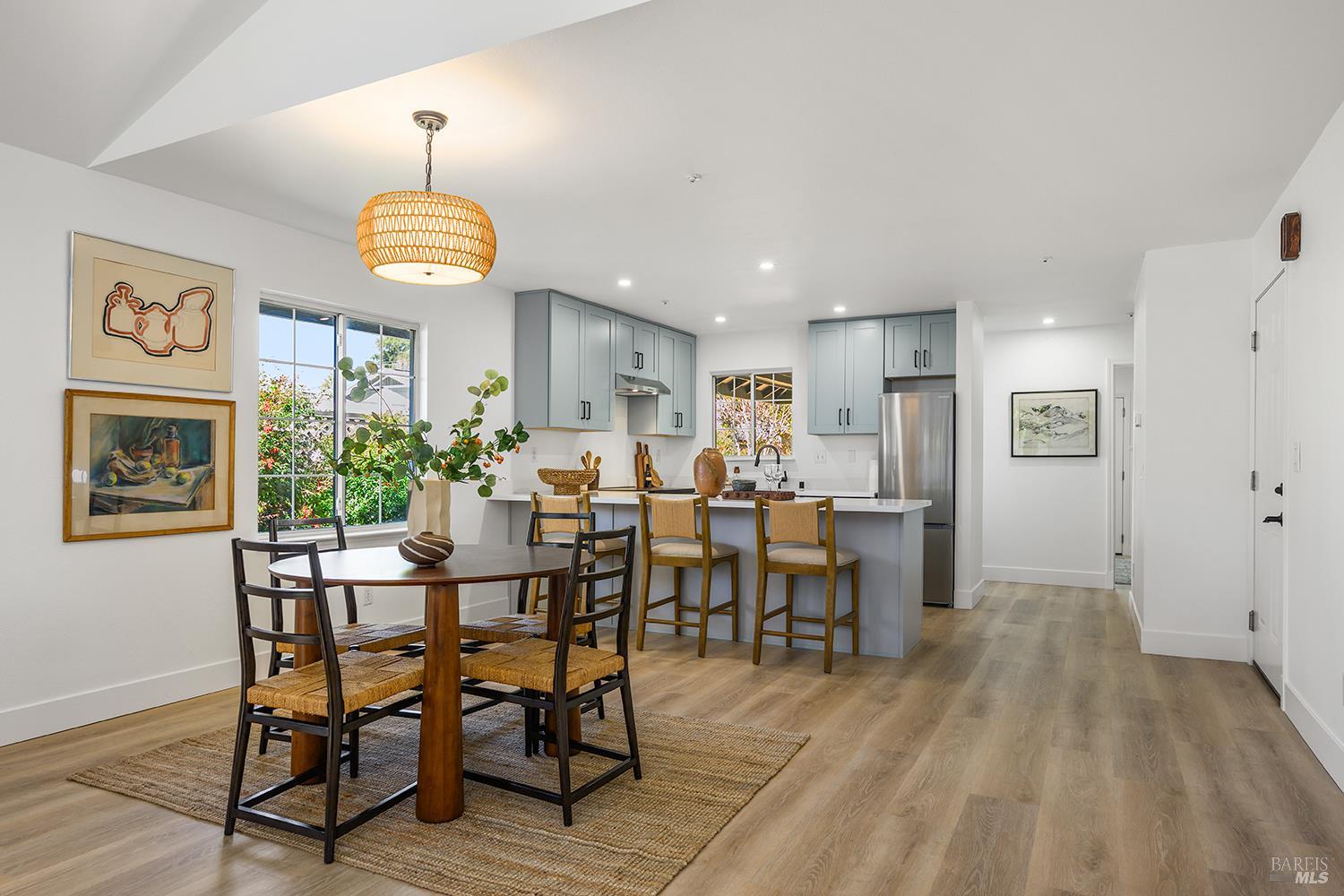 Detail Gallery Image 7 of 51 For 435 University St, Healdsburg,  CA 95448 - 4 Beds | 4 Baths