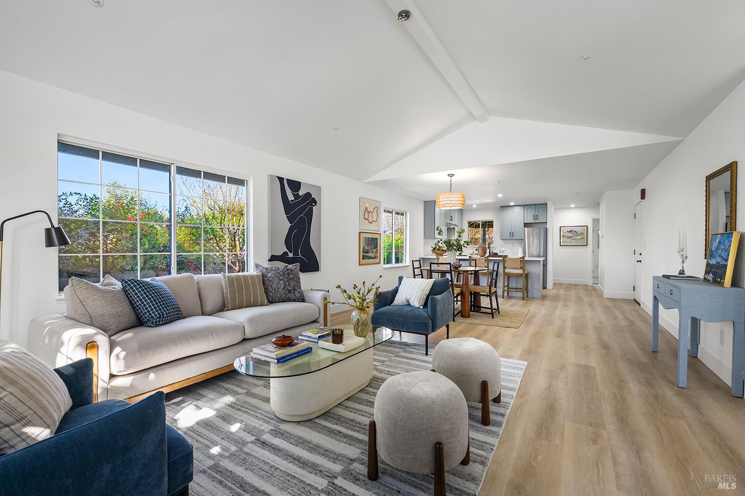 Detail Gallery Image 3 of 51 For 435 University St, Healdsburg,  CA 95448 - 4 Beds | 4 Baths