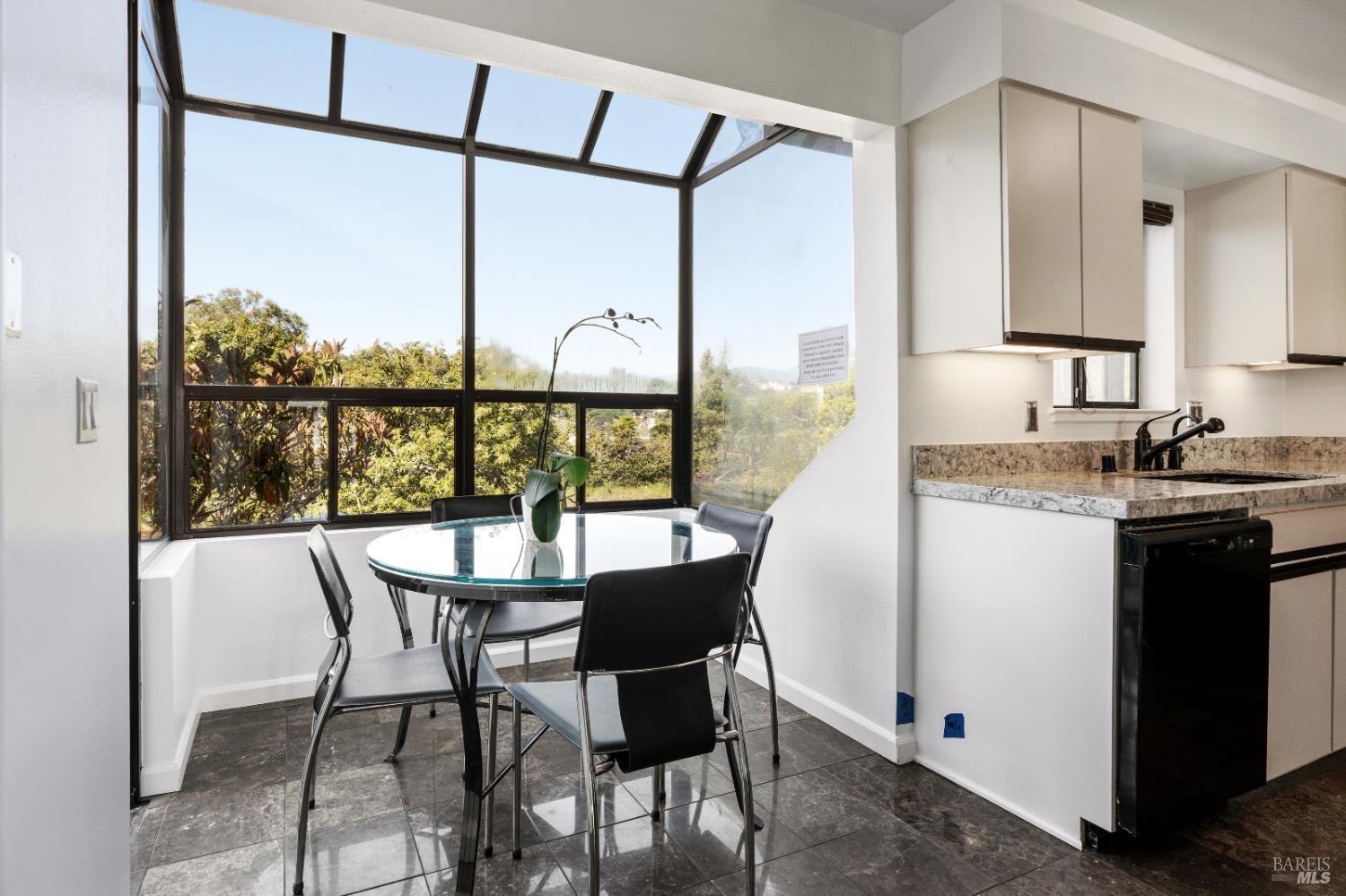 Detail Gallery Image 13 of 46 For 846 Olima St, Sausalito,  CA 94965 - 2 Beds | 2/1 Baths