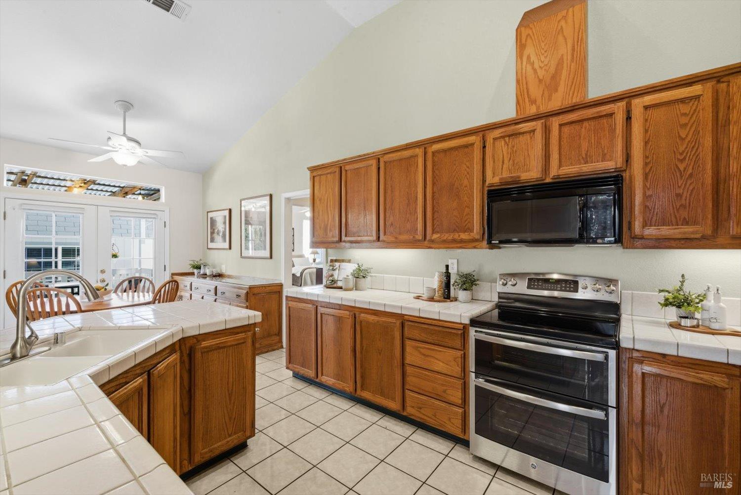 Detail Gallery Image 33 of 87 For 207 Laurelwood Way, Vacaville,  CA 95687 - 3 Beds | 2 Baths