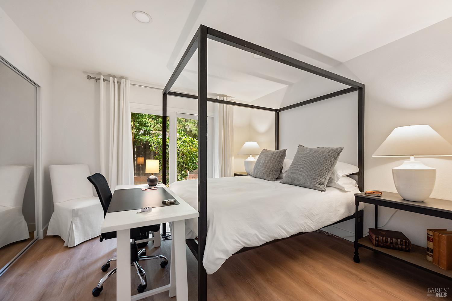 Detail Gallery Image 30 of 51 For 435 University St, Healdsburg,  CA 95448 - 4 Beds | 4 Baths