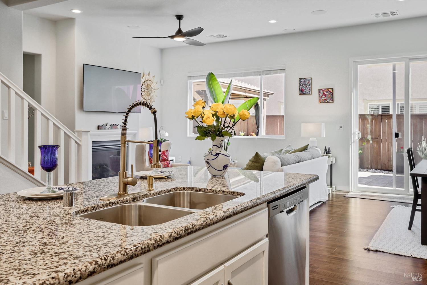 Detail Gallery Image 8 of 41 For 1417 Spur Ln, Fairfield,  CA 94533 - 4 Beds | 3 Baths