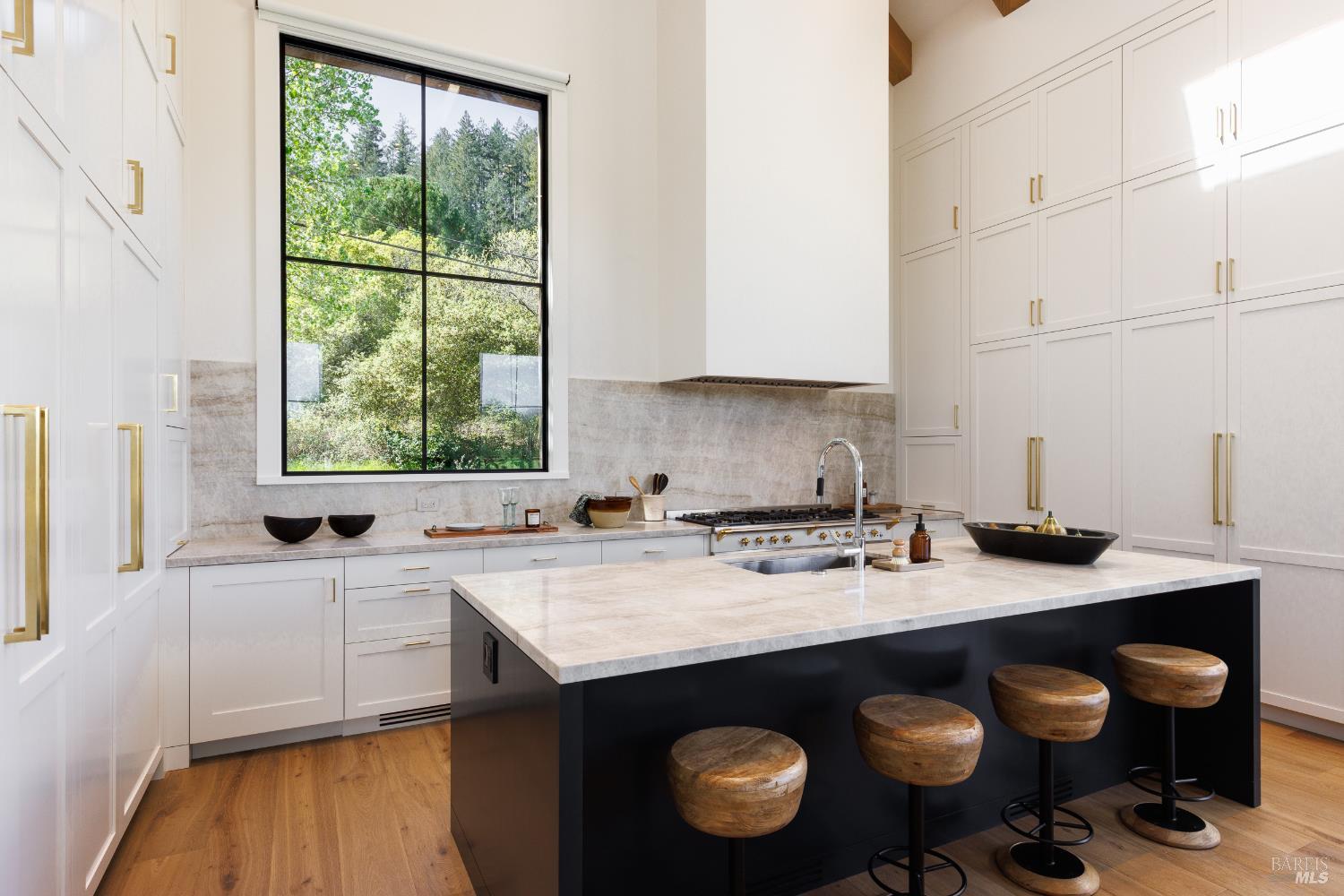 Detail Gallery Image 8 of 47 For 2998 W Dry Creek Rd, Healdsburg,  CA 95448 - 3 Beds | 3 Baths