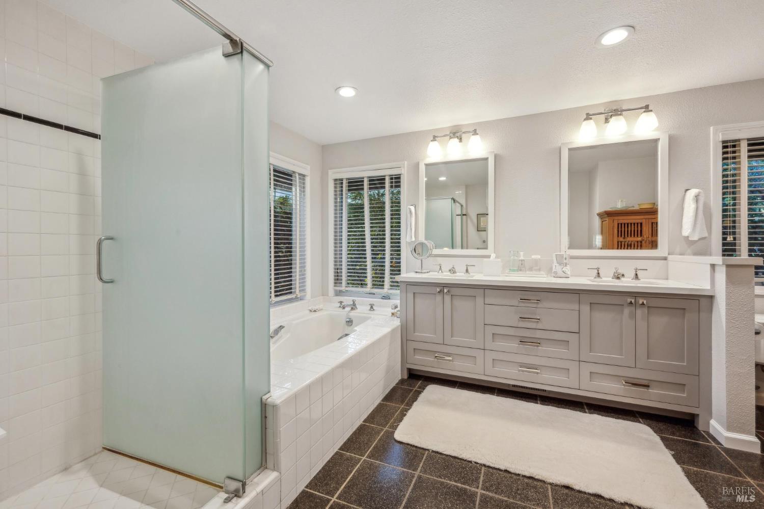 Detail Gallery Image 14 of 28 For 2220 Grove St, Sonoma,  CA 95476 - 3 Beds | 2/1 Baths