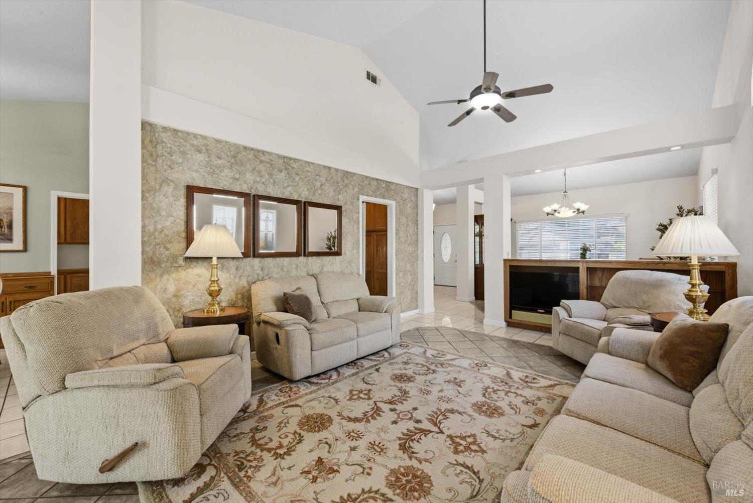 Detail Gallery Image 18 of 87 For 207 Laurelwood Way, Vacaville,  CA 95687 - 3 Beds | 2 Baths