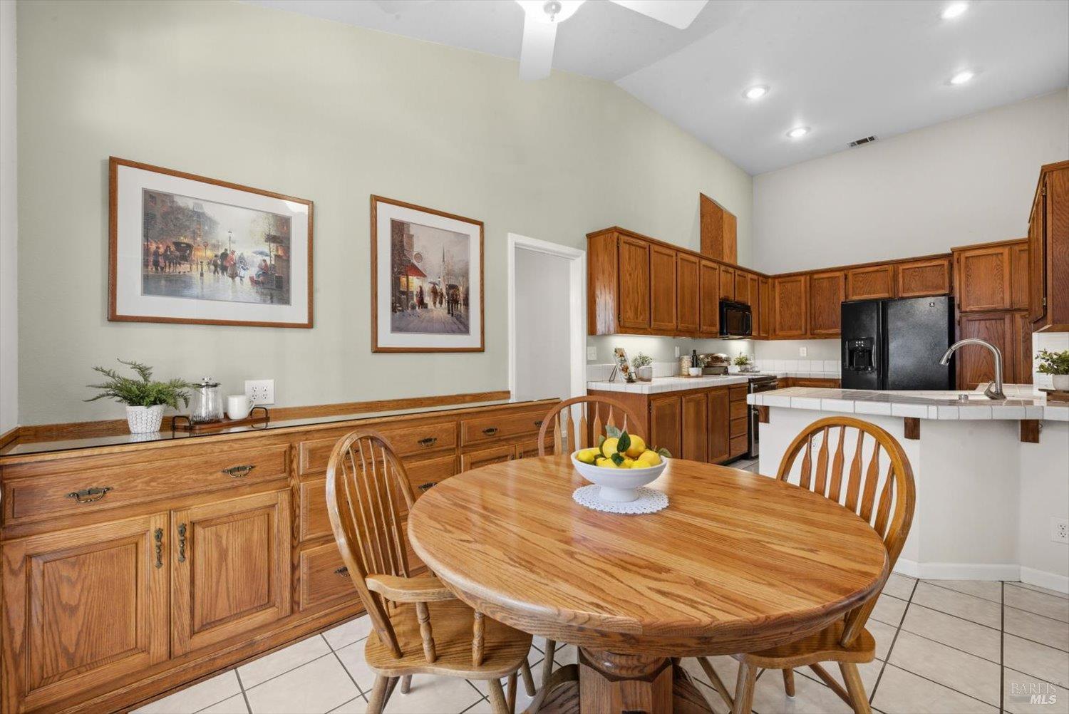 Detail Gallery Image 24 of 87 For 207 Laurelwood Way, Vacaville,  CA 95687 - 3 Beds | 2 Baths