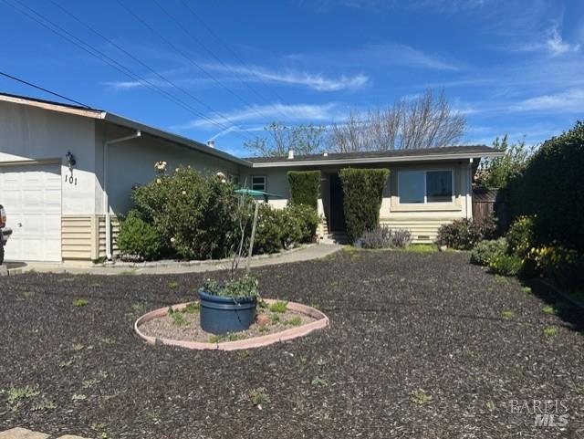 Detail Gallery Image 5 of 23 For 101 Arlington Dr, Petaluma,  CA 94952 - 3 Beds | 2 Baths