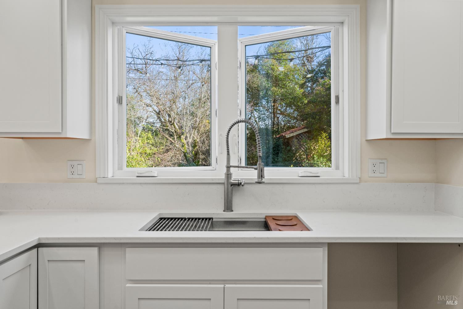 Detail Gallery Image 6 of 17 For 106 Gardens Ave, Ukiah,  CA 95482 - 2 Beds | 1 Baths