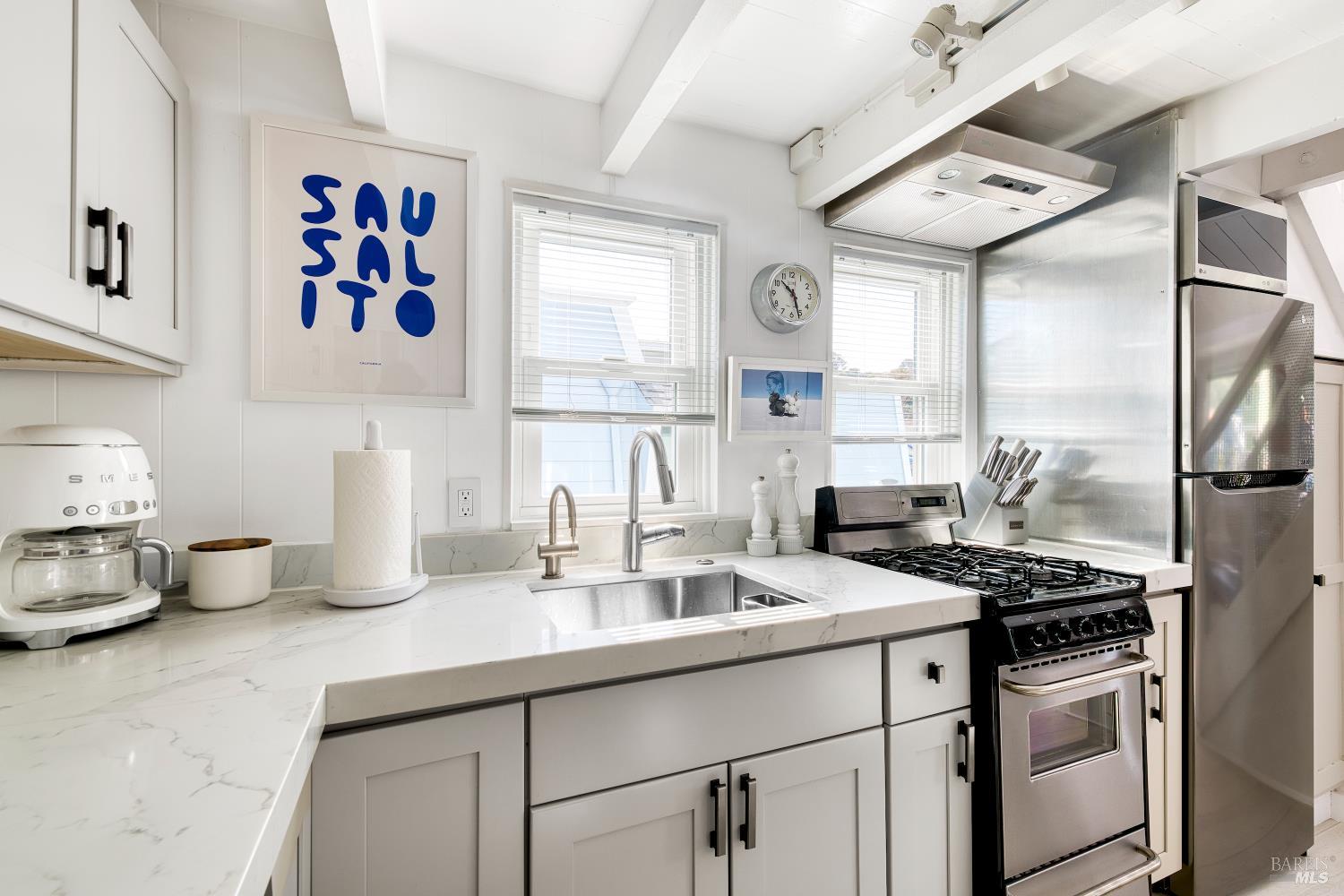 Detail Gallery Image 5 of 34 For 17 East Pier Unkn, Sausalito,  CA 94965 - 2 Beds | 1 Baths