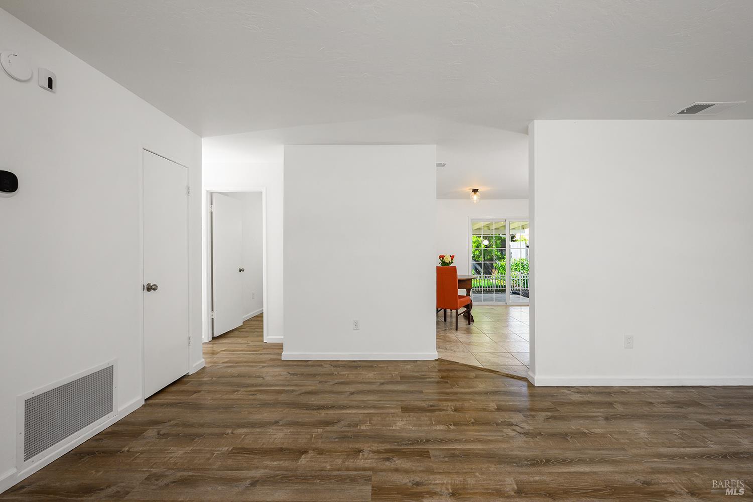 Detail Gallery Image 4 of 28 For 1335 Lupine Rd, Healdsburg,  CA 95448 - 2 Beds | 2 Baths