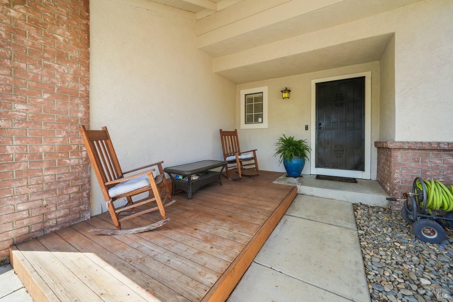 Detail Gallery Image 4 of 39 For 384 Dublin Way, Vacaville,  CA 95688 - 3 Beds | 2/1 Baths