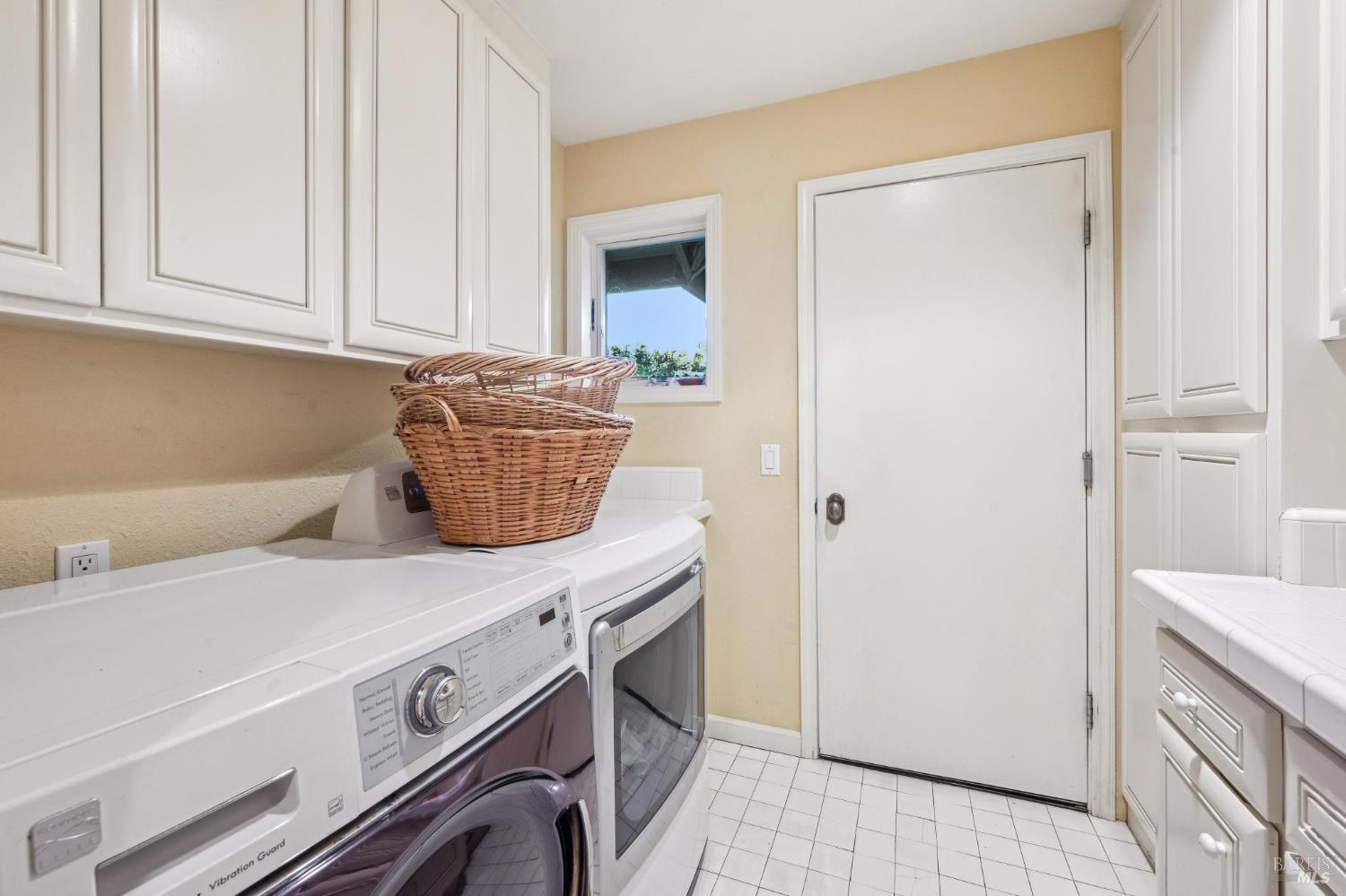 Detail Gallery Image 17 of 28 For 2220 Grove St, Sonoma,  CA 95476 - 3 Beds | 2/1 Baths