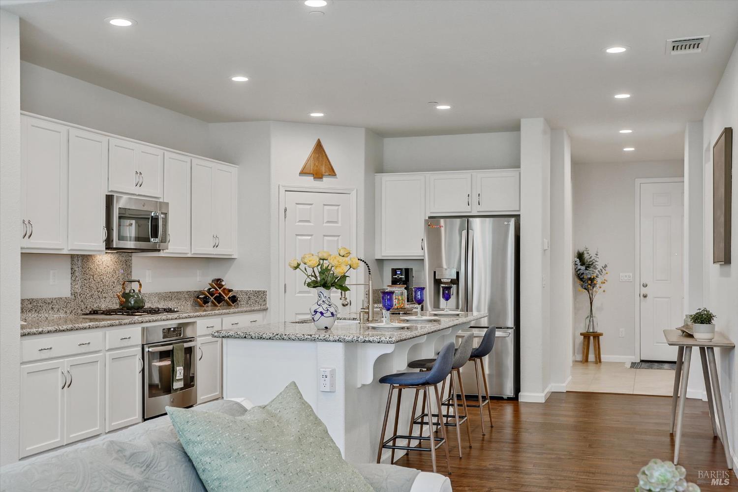 Detail Gallery Image 10 of 41 For 1417 Spur Ln, Fairfield,  CA 94533 - 4 Beds | 3 Baths