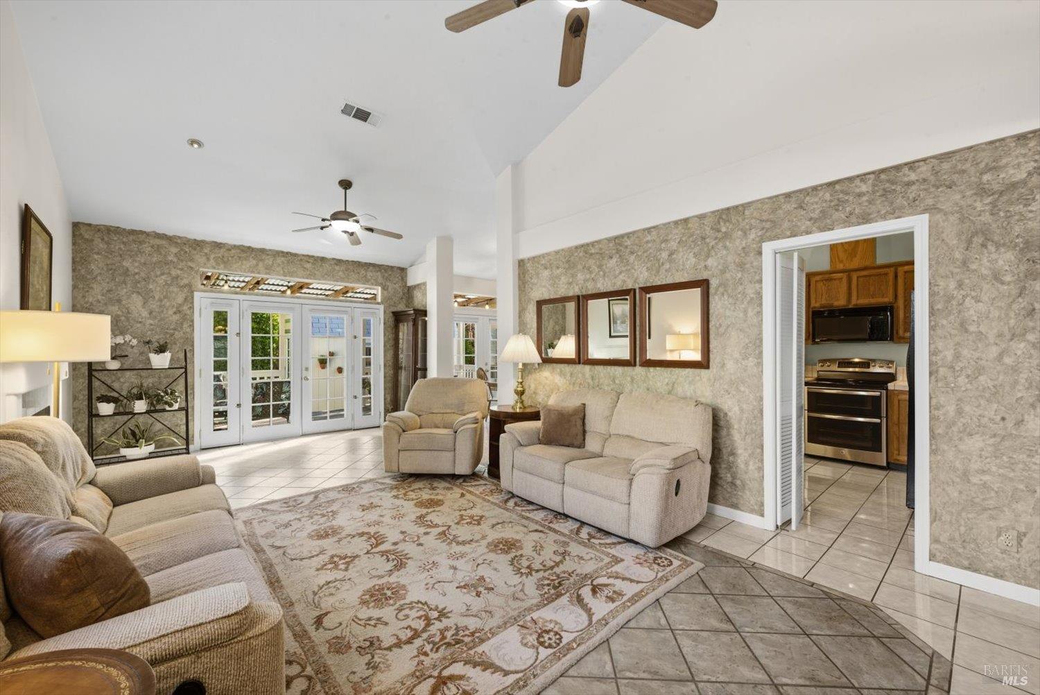 Detail Gallery Image 19 of 87 For 207 Laurelwood Way, Vacaville,  CA 95687 - 3 Beds | 2 Baths