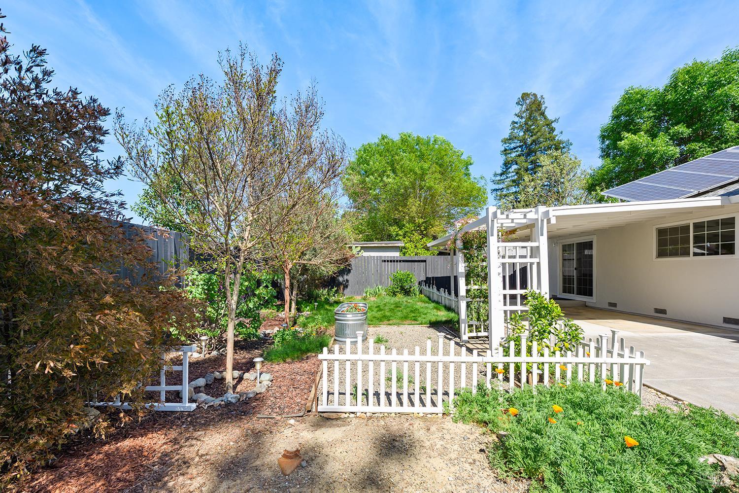 Detail Gallery Image 20 of 28 For 1335 Lupine Rd, Healdsburg,  CA 95448 - 2 Beds | 2 Baths