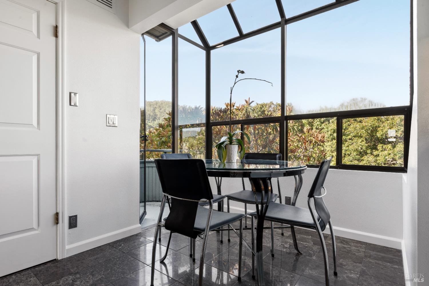Detail Gallery Image 14 of 46 For 846 Olima St, Sausalito,  CA 94965 - 2 Beds | 2/1 Baths