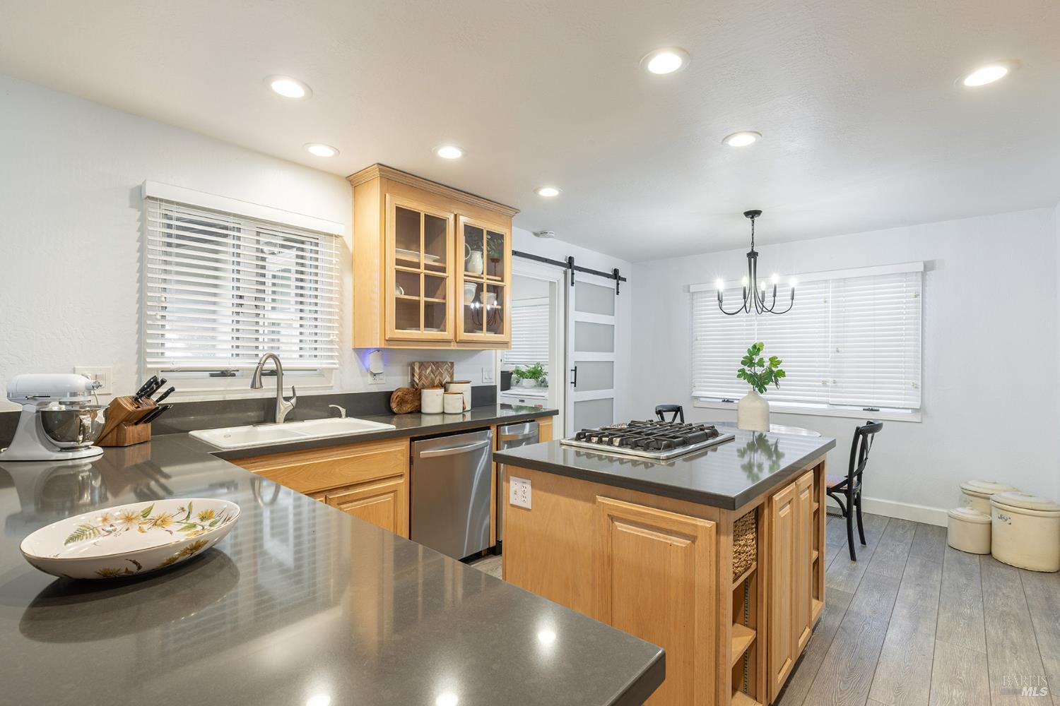 Detail Gallery Image 17 of 46 For 19 Inverness Dr, Napa,  CA 94558 - 3 Beds | 2/1 Baths