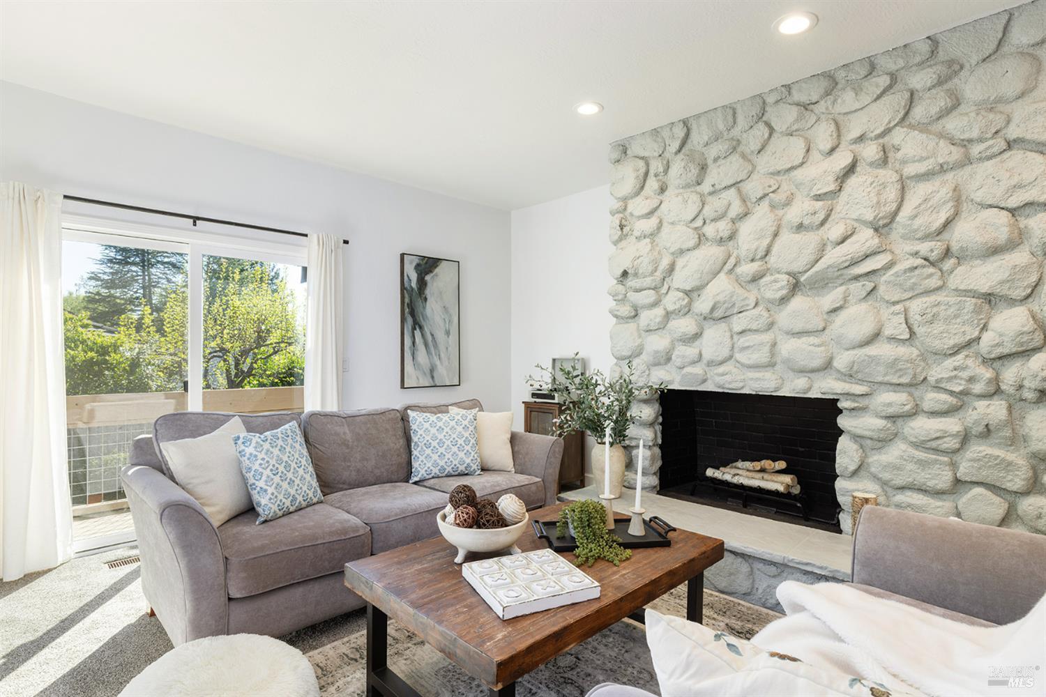 Detail Gallery Image 13 of 46 For 19 Inverness Dr, Napa,  CA 94558 - 3 Beds | 2/1 Baths