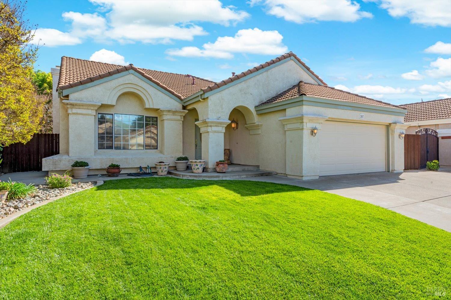 Detail Gallery Image 6 of 87 For 207 Laurelwood Way, Vacaville,  CA 95687 - 3 Beds | 2 Baths