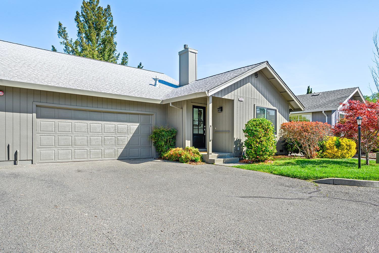 Detail Gallery Image 38 of 51 For 435 University St, Healdsburg,  CA 95448 - 4 Beds | 4 Baths