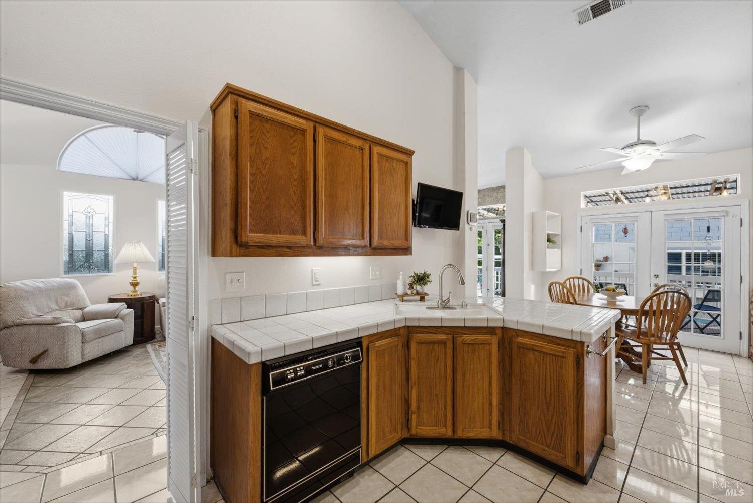 Detail Gallery Image 28 of 87 For 207 Laurelwood Way, Vacaville,  CA 95687 - 3 Beds | 2 Baths