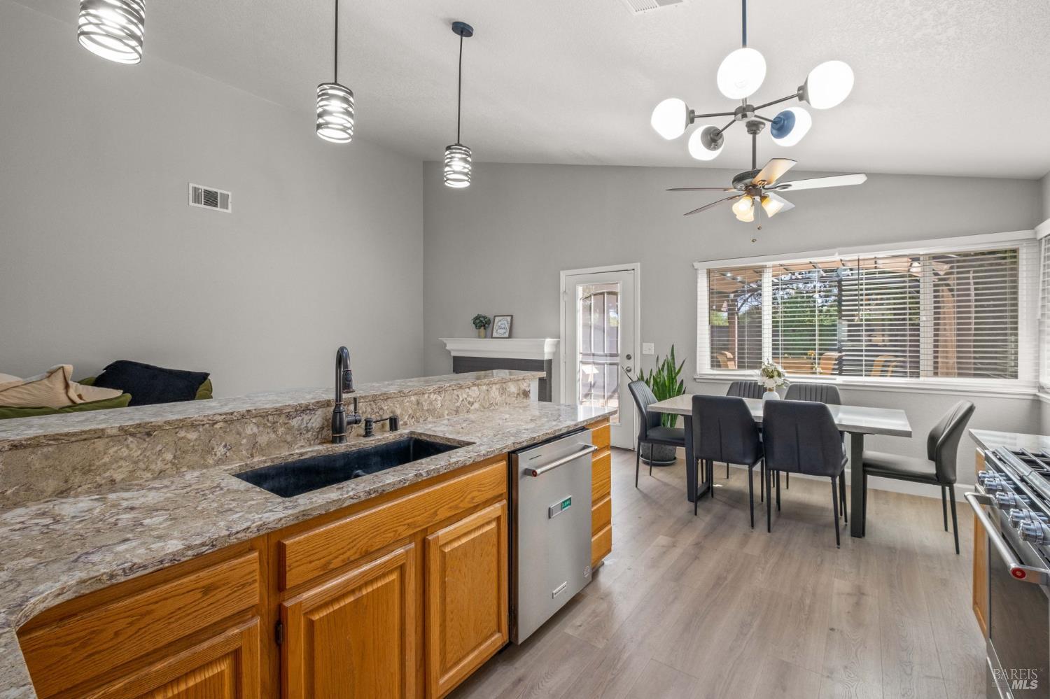 Detail Gallery Image 9 of 36 For 619 Rutgers St, Vacaville,  CA 95687 - 4 Beds | 2 Baths