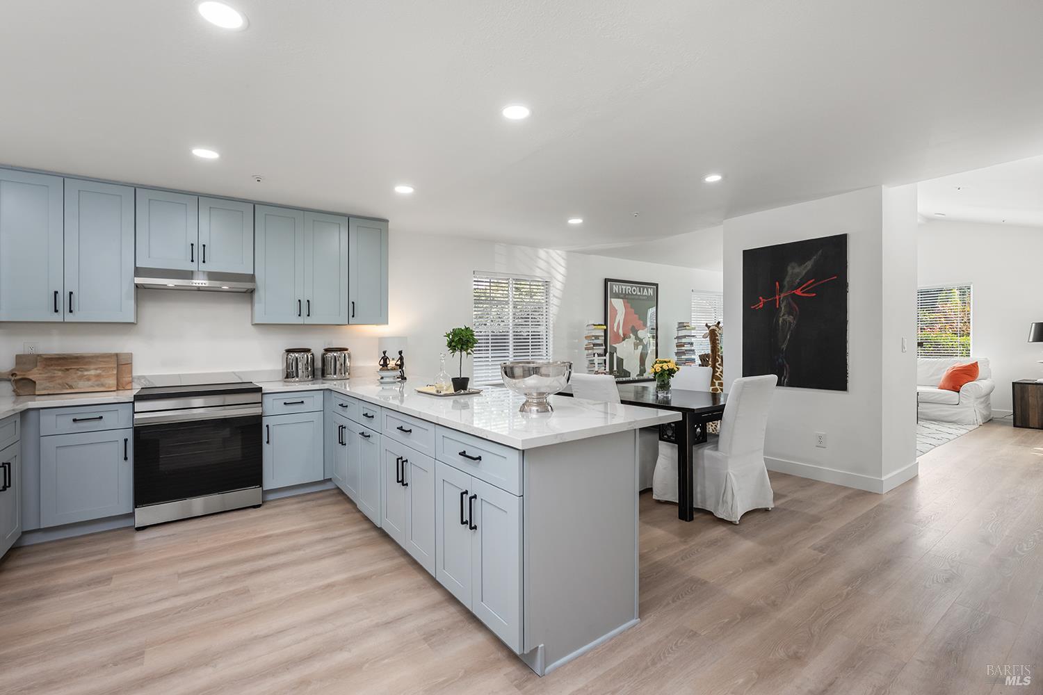 Detail Gallery Image 27 of 51 For 435 University St, Healdsburg,  CA 95448 - 4 Beds | 4 Baths