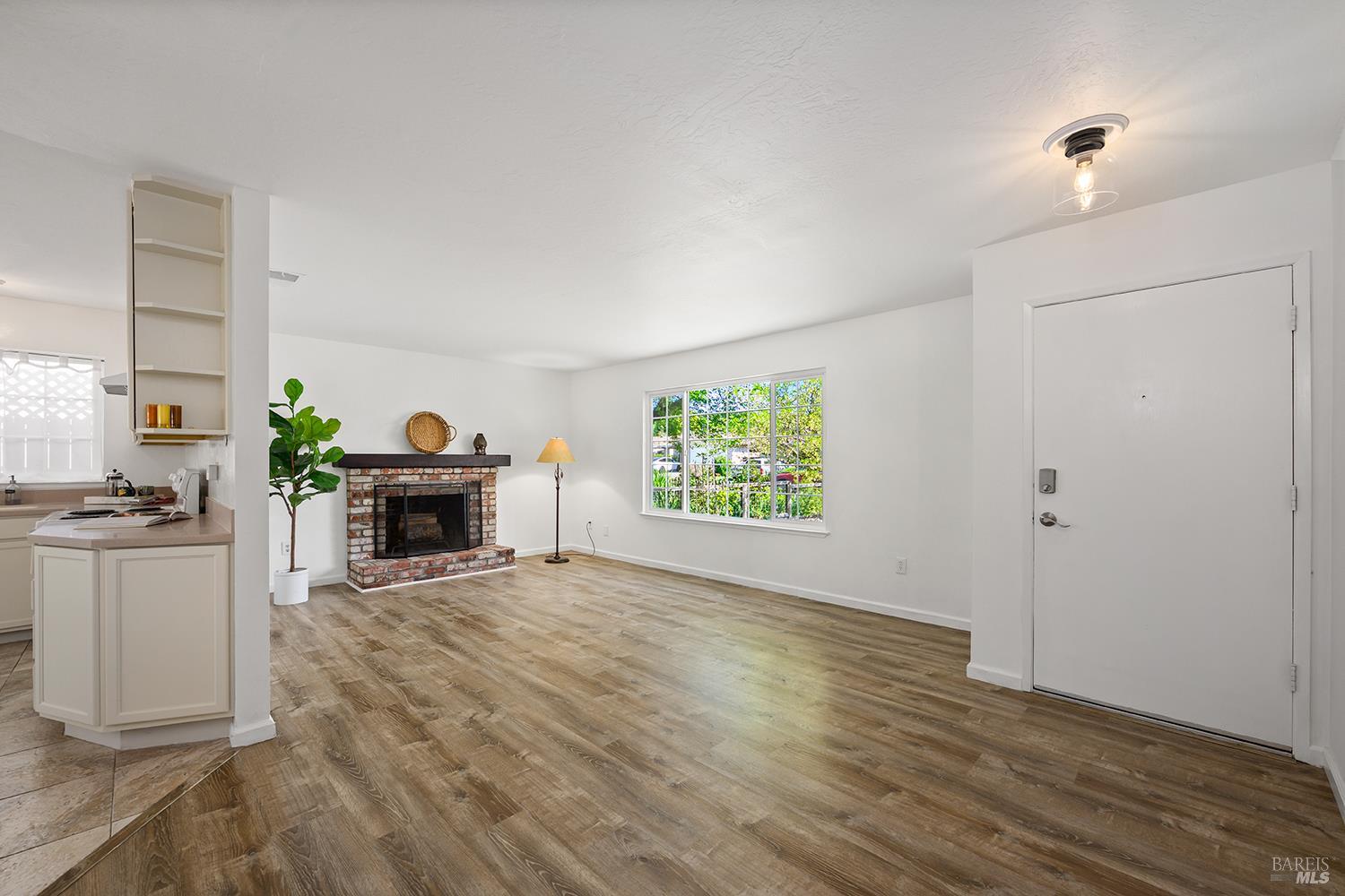 Detail Gallery Image 5 of 28 For 1335 Lupine Rd, Healdsburg,  CA 95448 - 2 Beds | 2 Baths