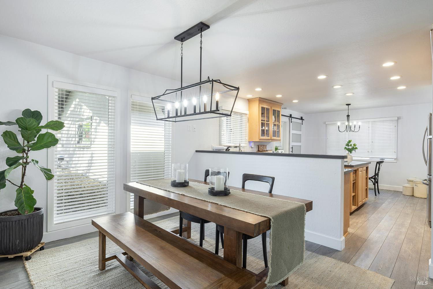 Detail Gallery Image 4 of 46 For 19 Inverness Dr, Napa,  CA 94558 - 3 Beds | 2/1 Baths