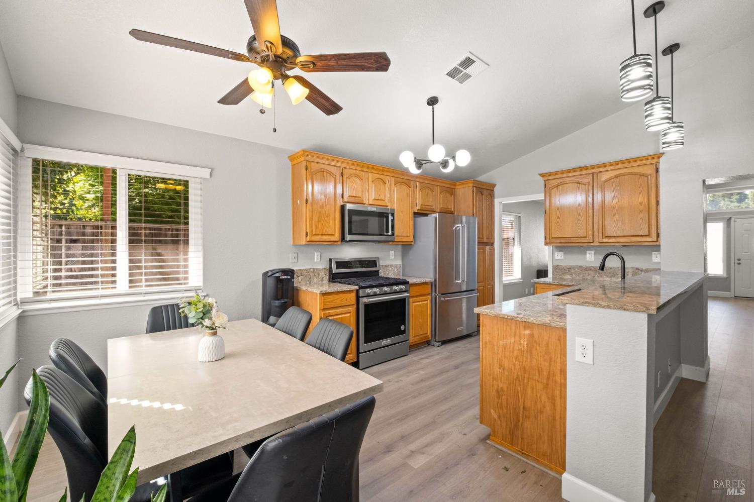 Detail Gallery Image 8 of 36 For 619 Rutgers St, Vacaville,  CA 95687 - 4 Beds | 2 Baths