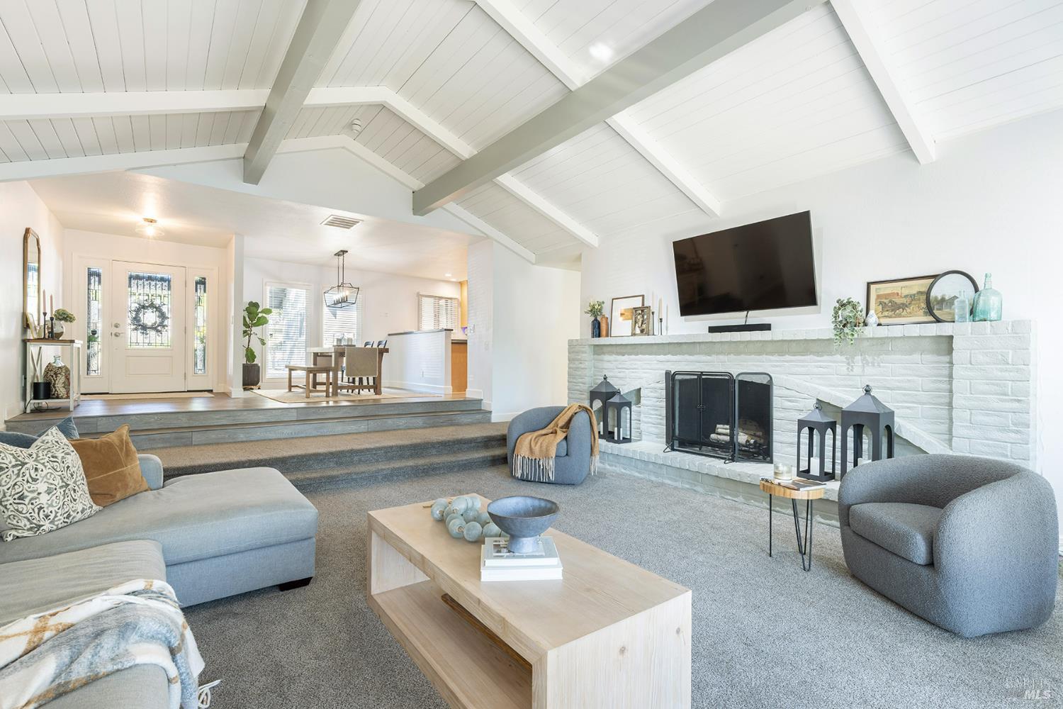 Detail Gallery Image 8 of 46 For 19 Inverness Dr, Napa,  CA 94558 - 3 Beds | 2/1 Baths