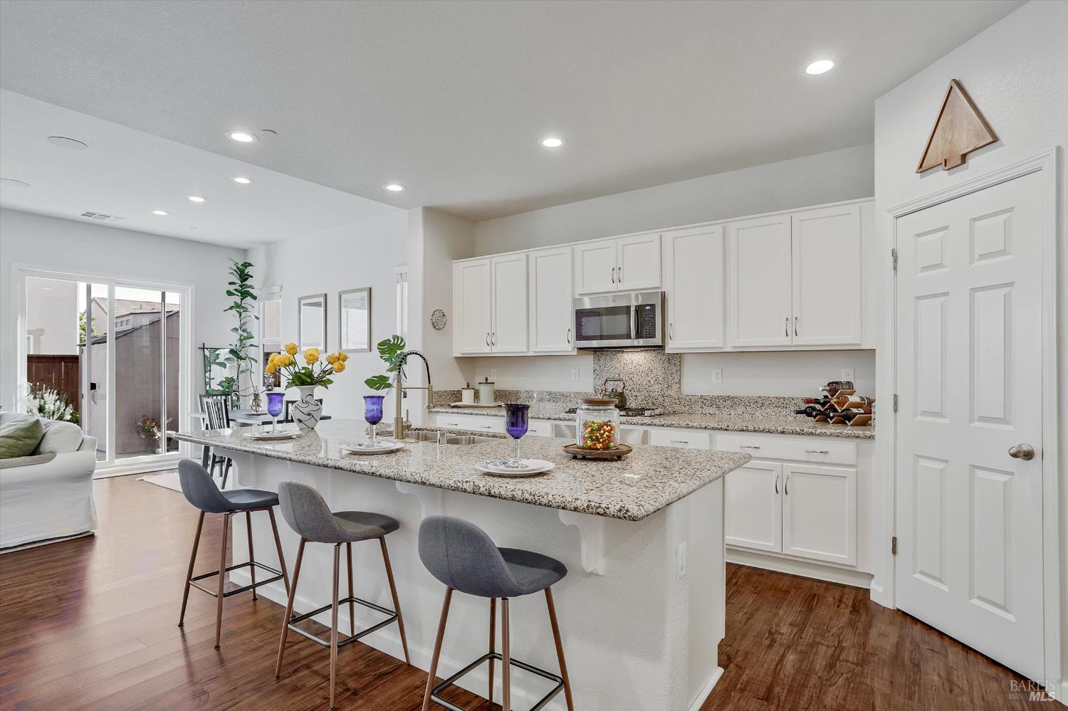 Detail Gallery Image 5 of 41 For 1417 Spur Ln, Fairfield,  CA 94533 - 4 Beds | 3 Baths