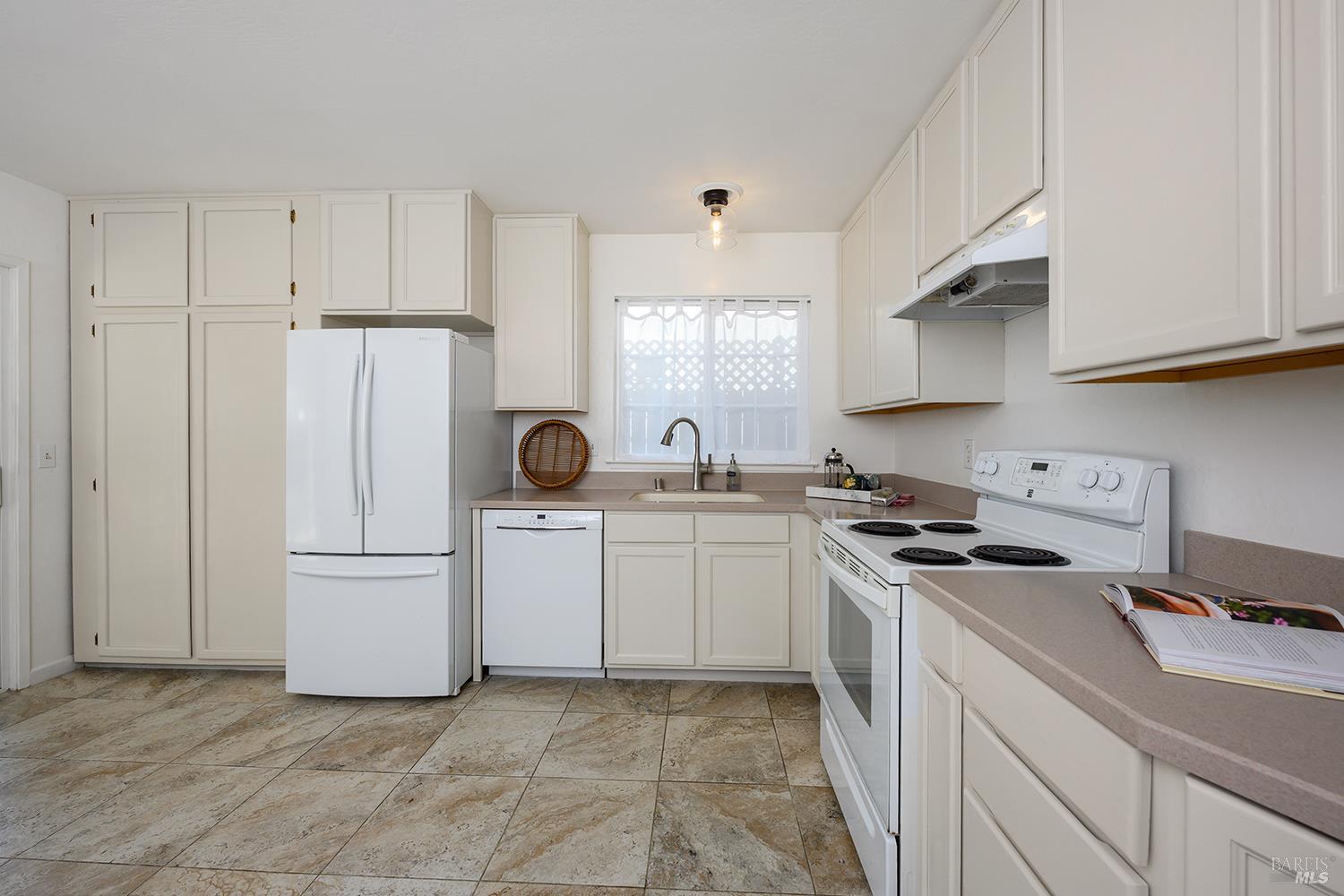 Detail Gallery Image 7 of 28 For 1335 Lupine Rd, Healdsburg,  CA 95448 - 2 Beds | 2 Baths