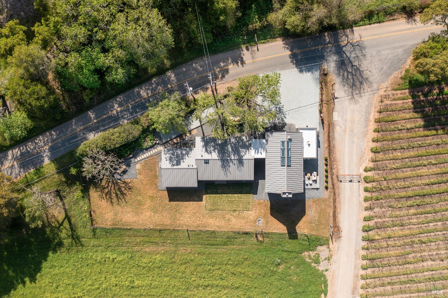 Detail Gallery Image 45 of 47 For 2998 W Dry Creek Rd, Healdsburg,  CA 95448 - 3 Beds | 3 Baths