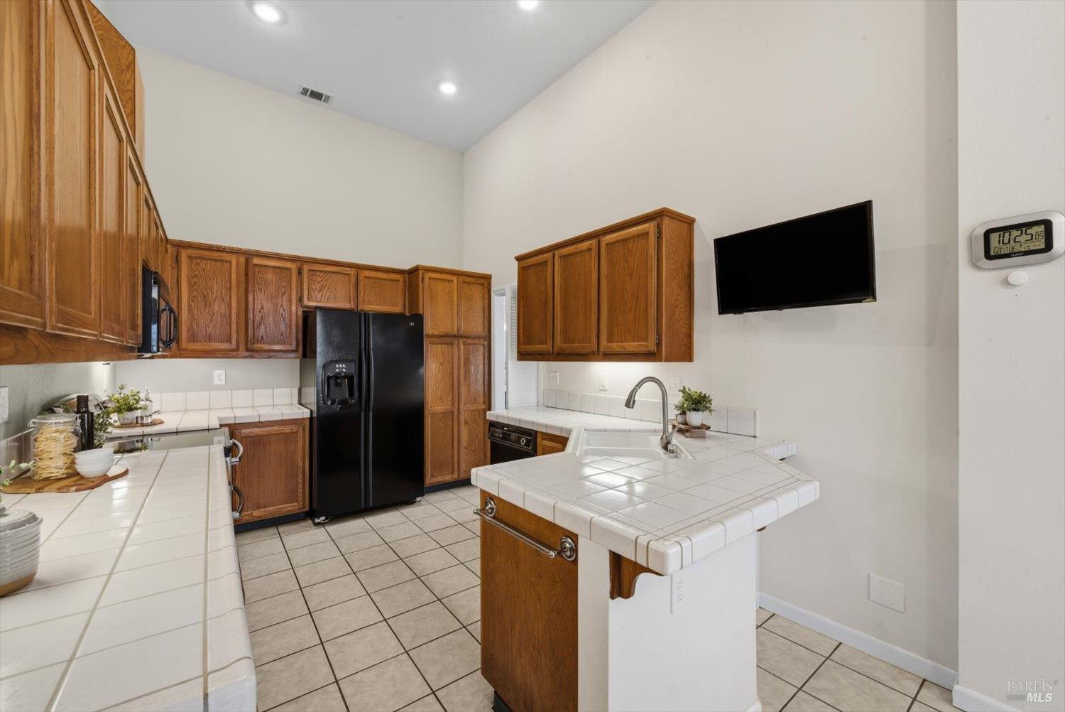 Detail Gallery Image 29 of 87 For 207 Laurelwood Way, Vacaville,  CA 95687 - 3 Beds | 2 Baths