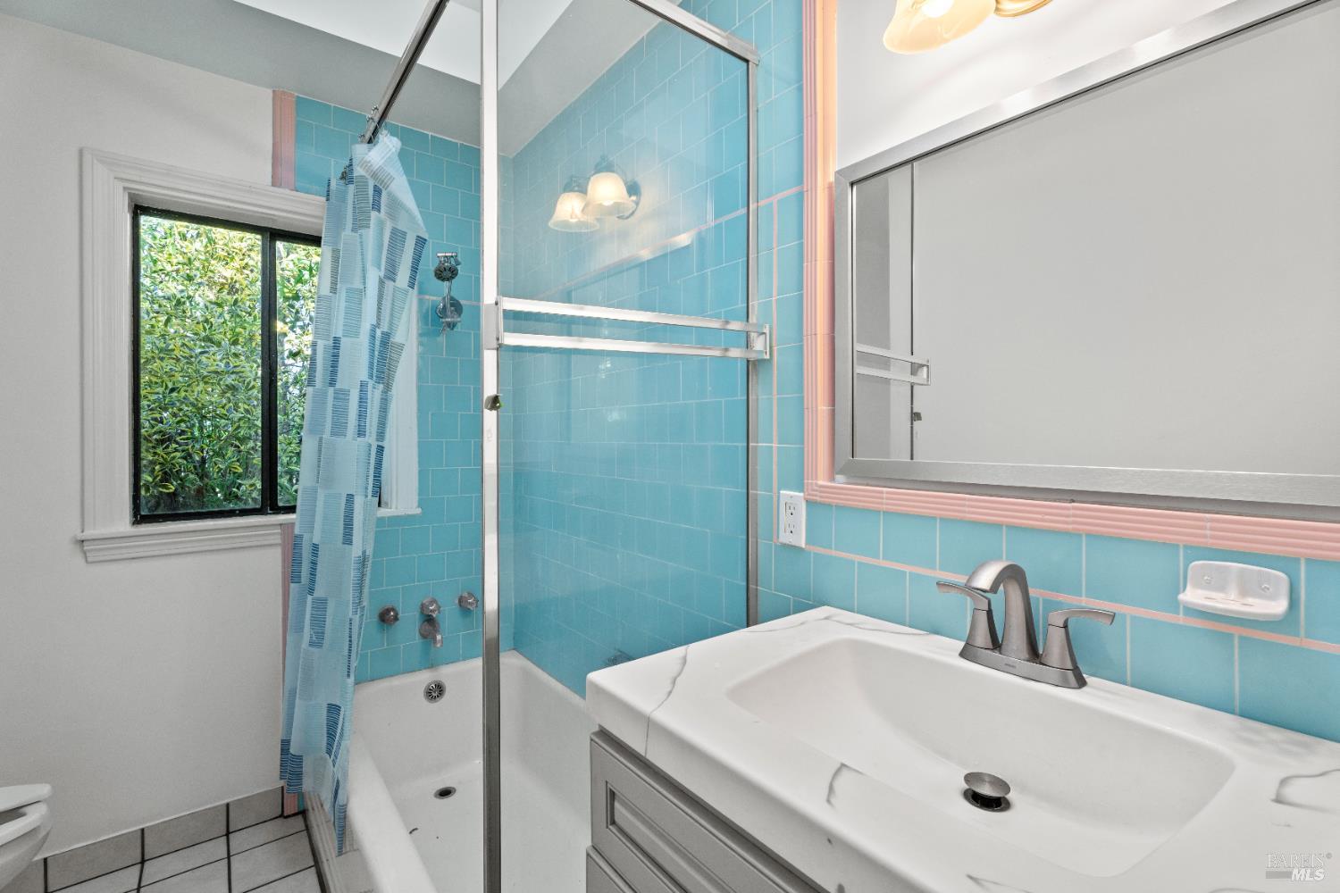 Detail Gallery Image 11 of 17 For 106 Gardens Ave, Ukiah,  CA 95482 - 2 Beds | 1 Baths