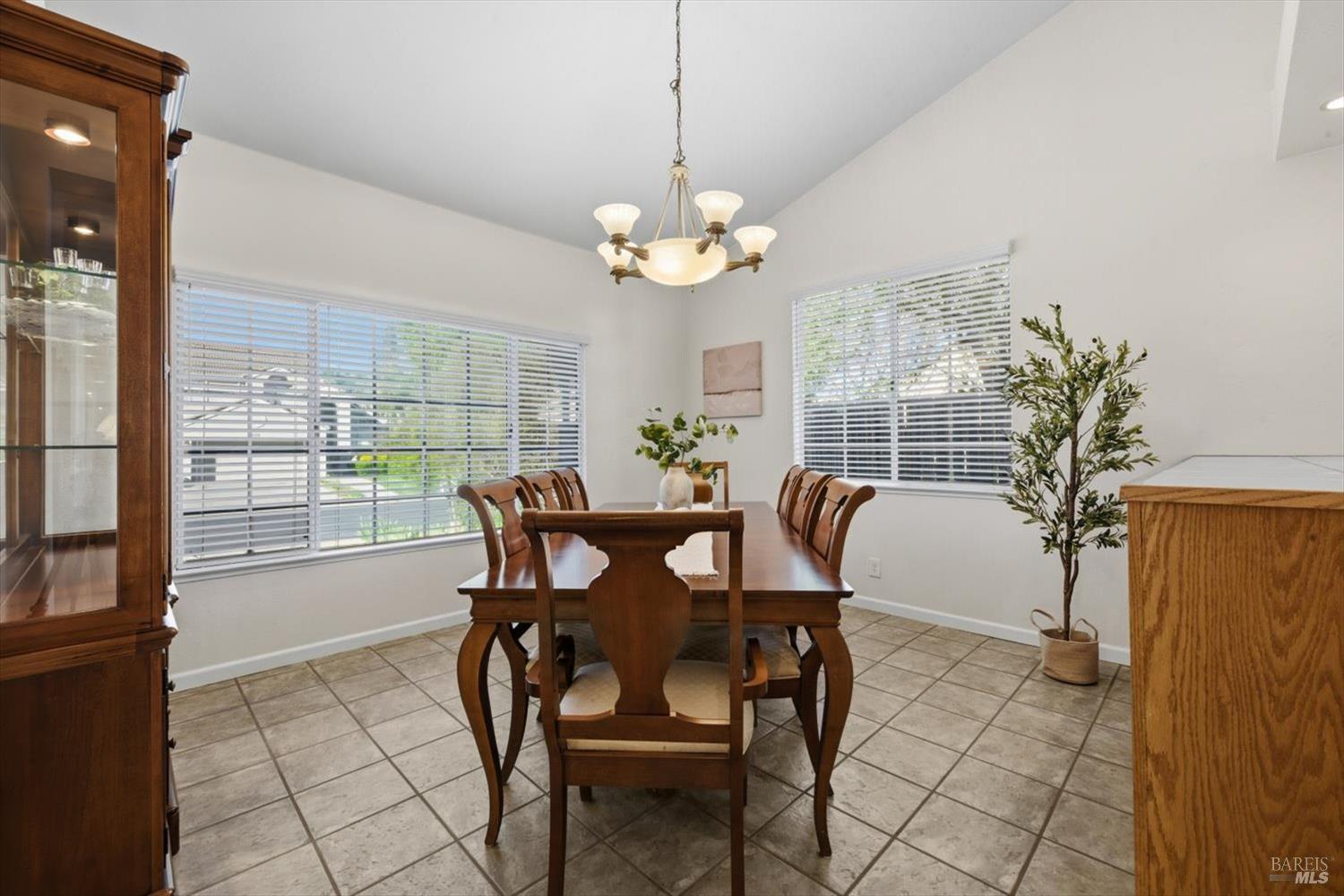 Detail Gallery Image 11 of 87 For 207 Laurelwood Way, Vacaville,  CA 95687 - 3 Beds | 2 Baths