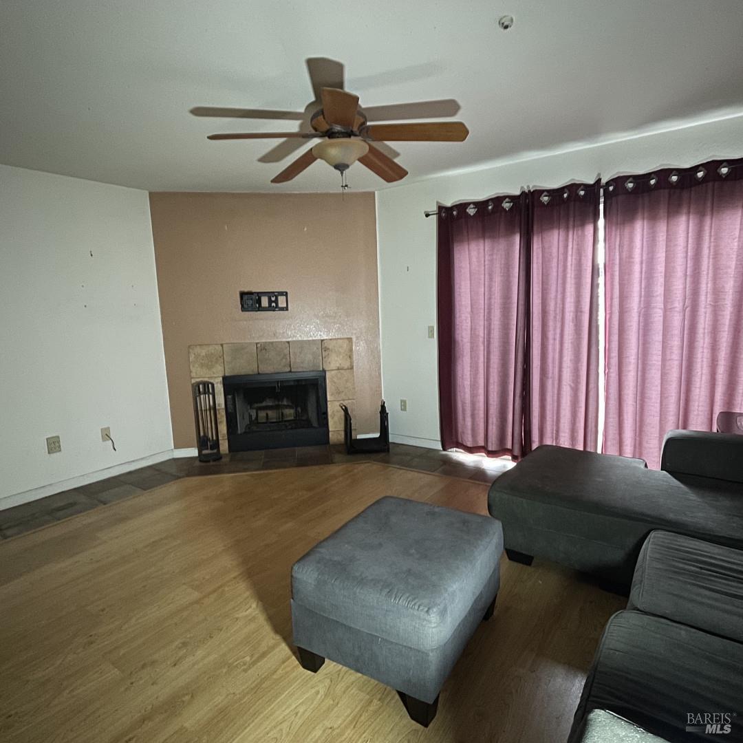 Detail Gallery Image 5 of 11 For 8092 Sunflower Dr, Cotati,  CA 94931 - 2 Beds | 1/1 Baths