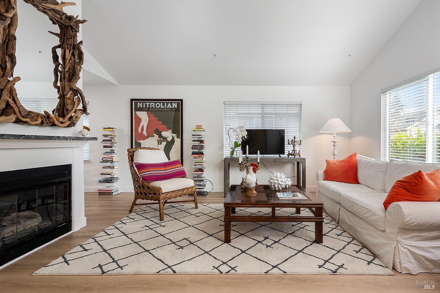 Detail Gallery Image 20 of 51 For 435 University St, Healdsburg,  CA 95448 - 4 Beds | 4 Baths