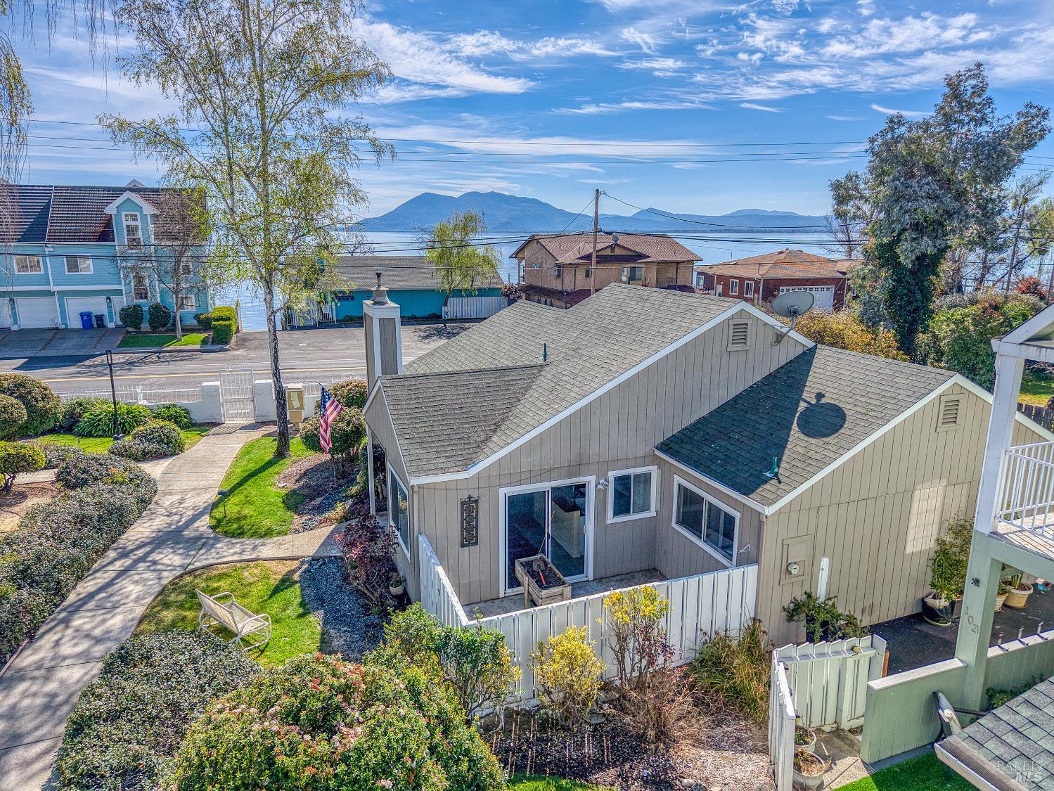 Detail Gallery Image 3 of 48 For 101 Marina Dr, Lakeport,  CA 95453 - 2 Beds | 1/1 Baths