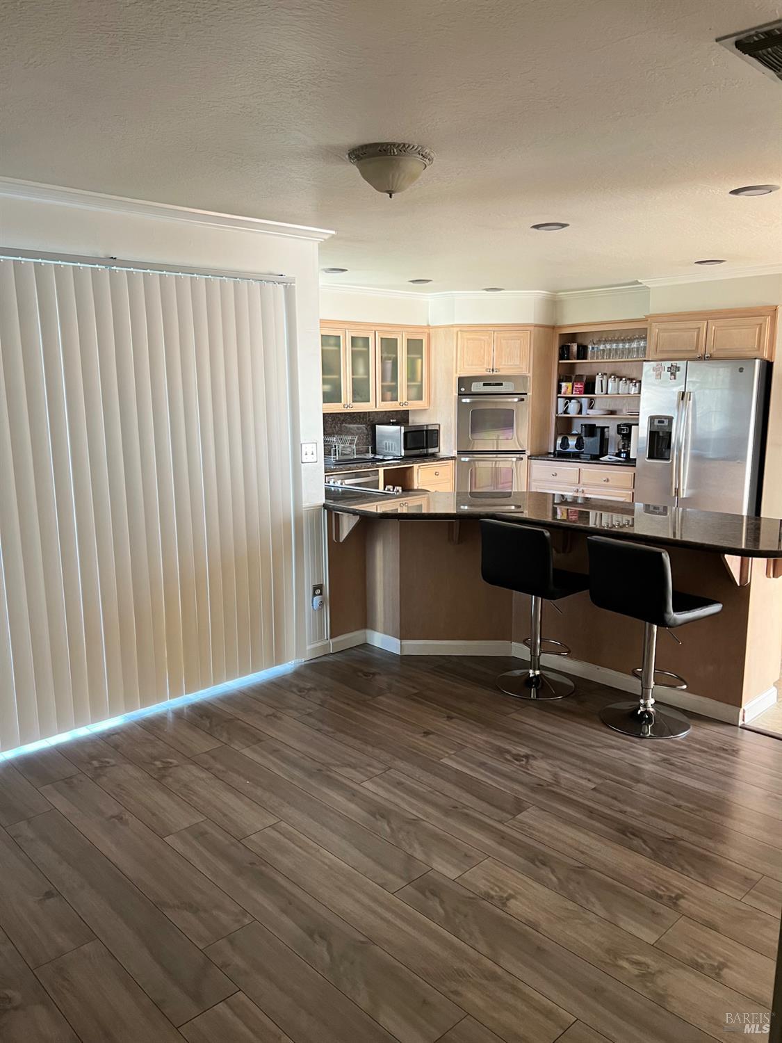 Detail Gallery Image 4 of 20 For 815 Canary Dr, Suisun City,  CA 94585 - 5 Beds | 3 Baths