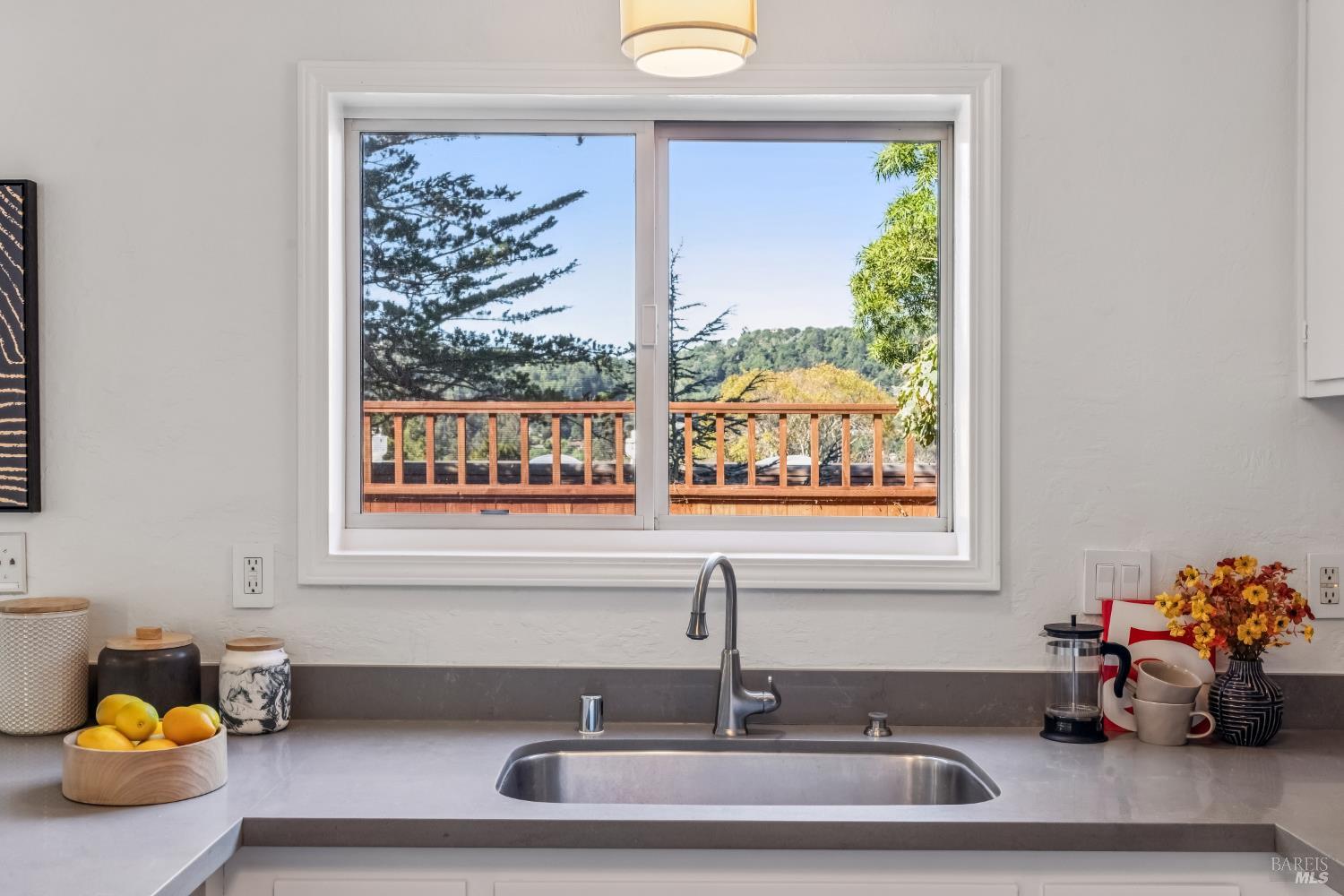 Detail Gallery Image 18 of 45 For 125 Mariner Green Ct, Corte Madera,  CA 94925 - 4 Beds | 2/1 Baths