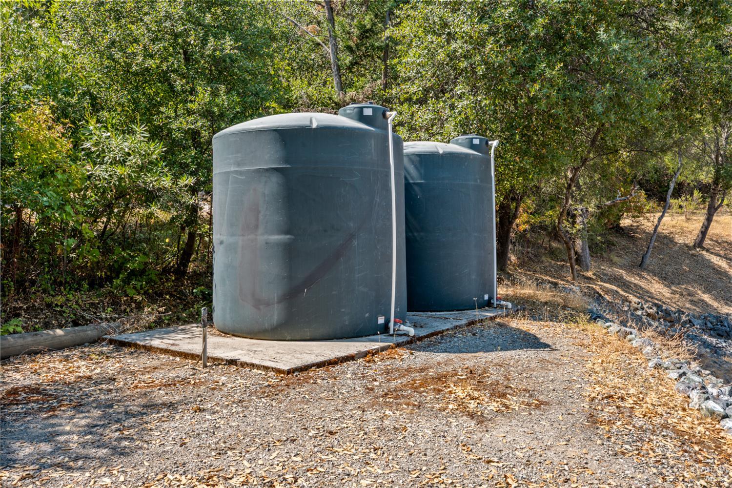 Detail Gallery Image 50 of 52 For 4561 Lake Ridge Rd, Ukiah,  CA 95482 - 4 Beds | 2/1 Baths