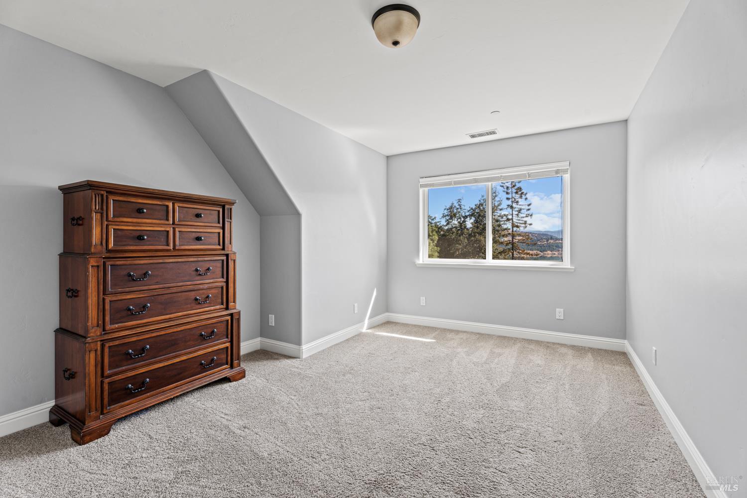 Detail Gallery Image 31 of 52 For 4561 Lake Ridge Rd, Ukiah,  CA 95482 - 4 Beds | 2/1 Baths