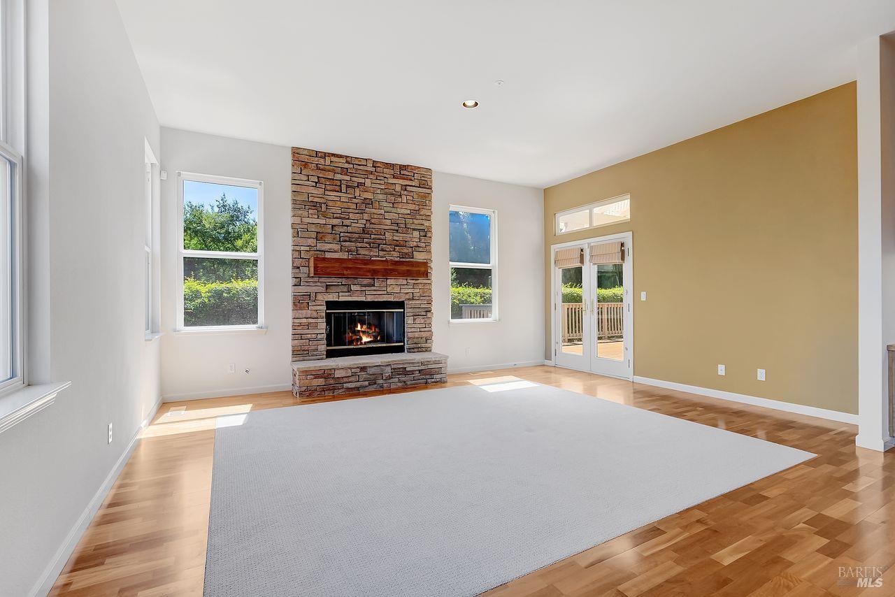Detail Gallery Image 5 of 35 For 205 Saddle Wood Dr, Novato,  CA 94945 - 4 Beds | 3/1 Baths